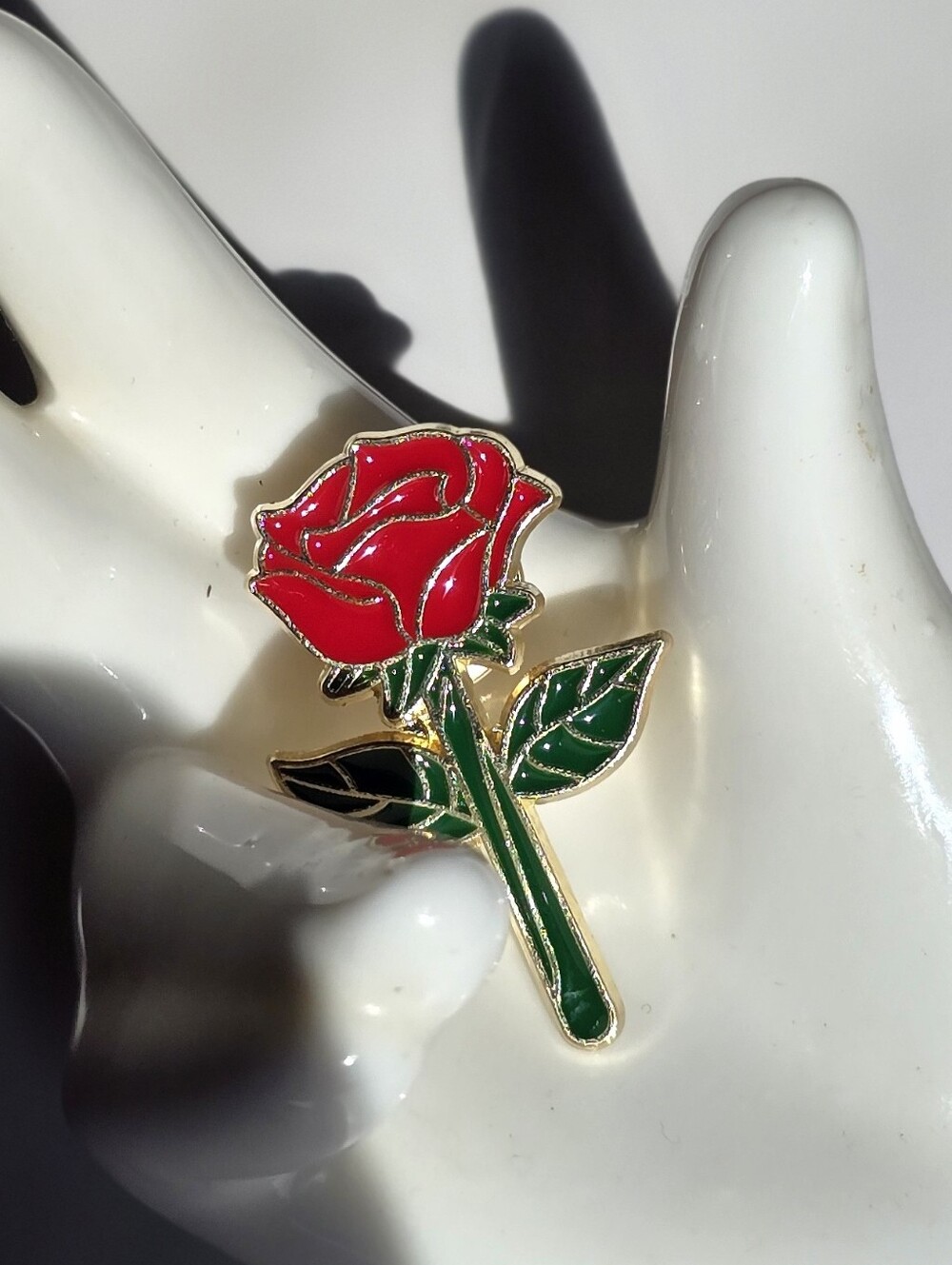 ⚘️ Red Rose Pin - Picture 4 of 6